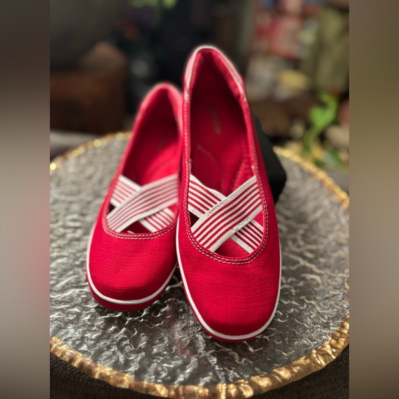 Grasshoppers Shoes - NEW Grasshoppers Nantucket Red Comfort Flats • Size 8M • Canvas Slip-On Shoes
